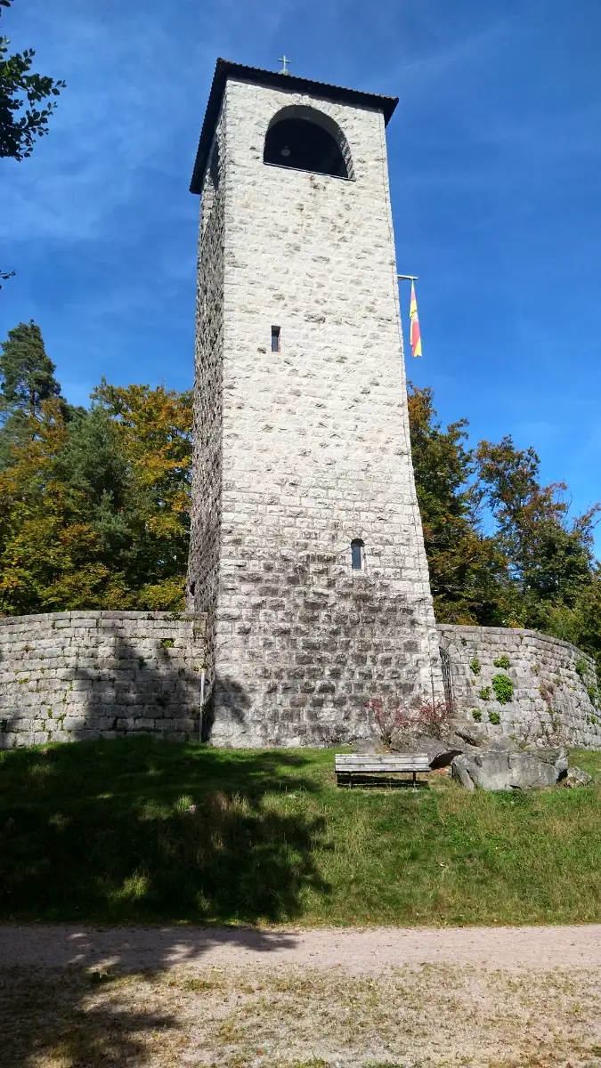 Bildtitel: Turm des Kriegerehrenmals in Triberg im Schwarzwald