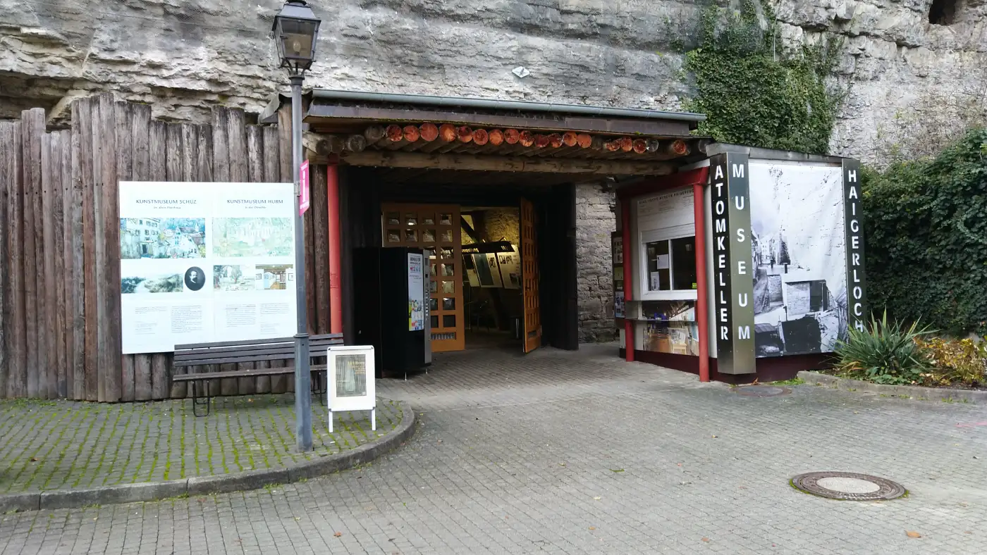 Bildtitel: Atomkeller Eingang zum Museum