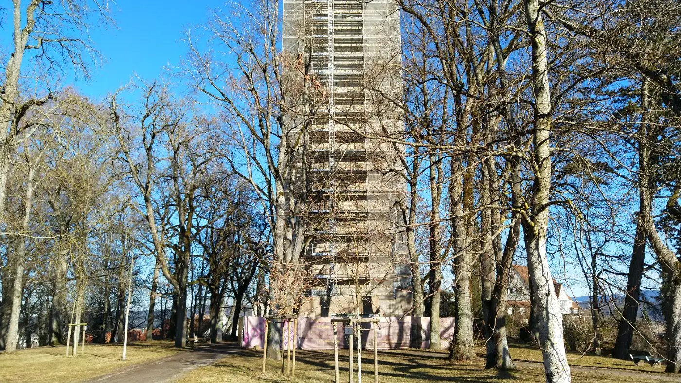 Bildtitel: Hochturm eingerüstet