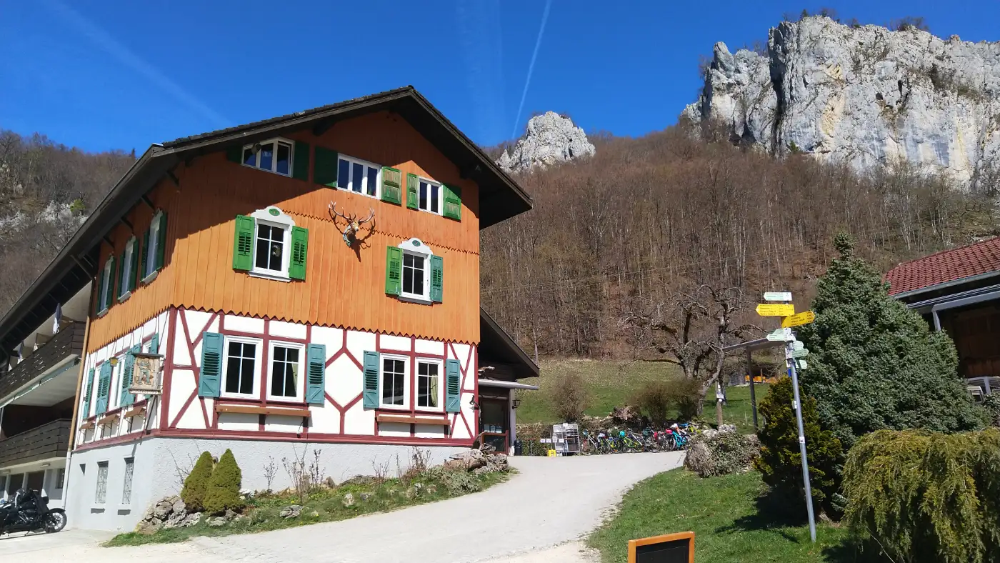 Bildtitel: Jägerhaus im Donautal bei Fridingen