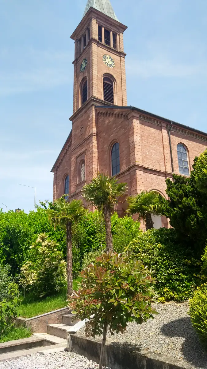 Bildtitel: katholische Pfarrkirche „Allerheiligste Dreifaltigkeit“ in Ohlsbach