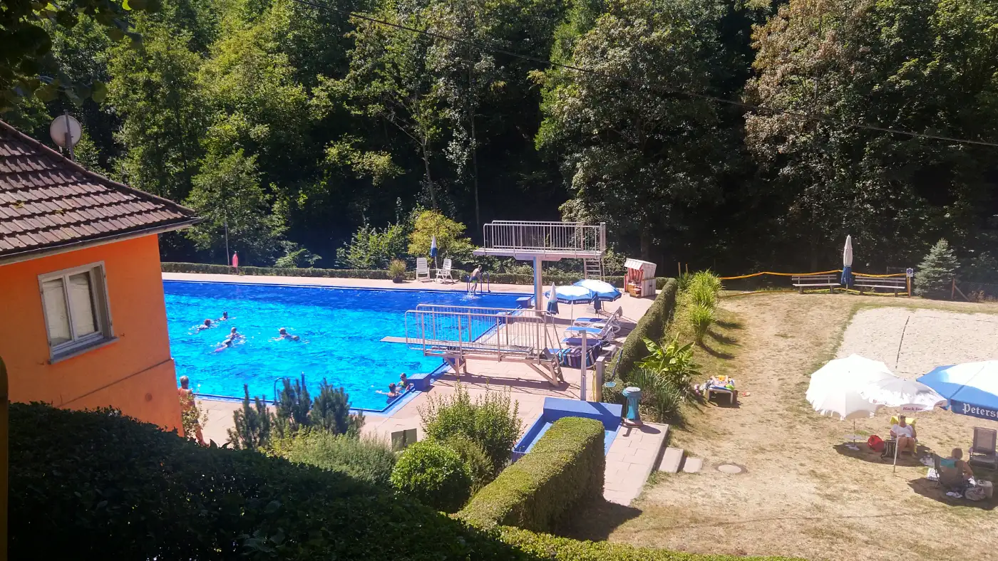 Bildtitel: Freischwimmbad Bad Peterstal