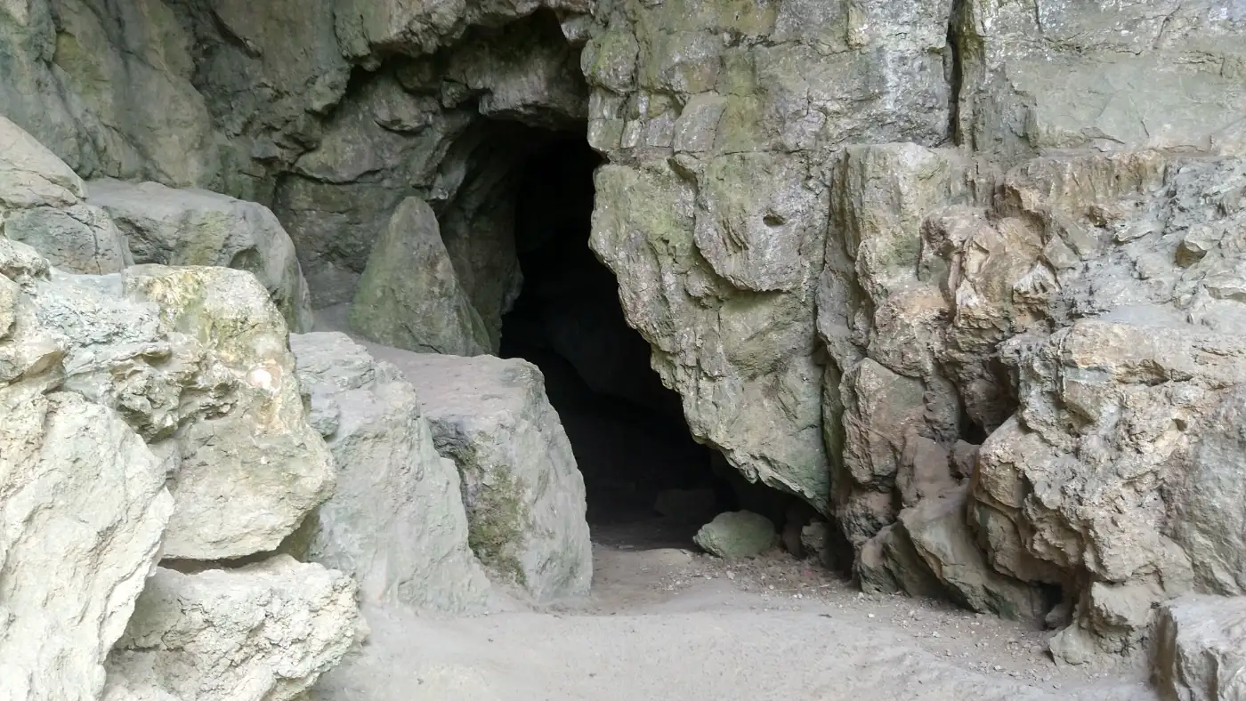Bildtitel: Eingang zum Sibyllenloch