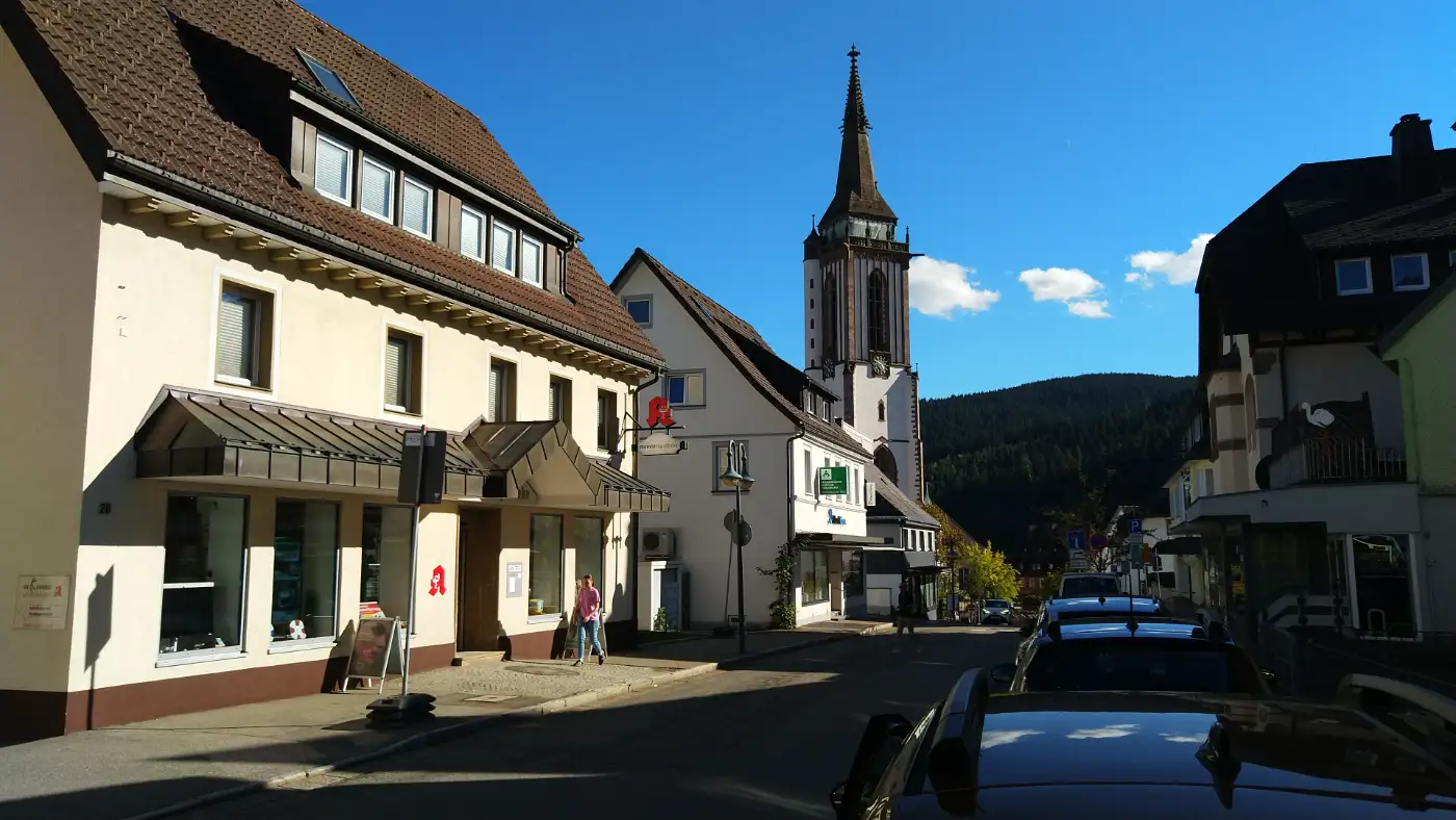Bildtitel: Turm des neugotischen Münsters St. Jakobus in Titisee-Neustadt