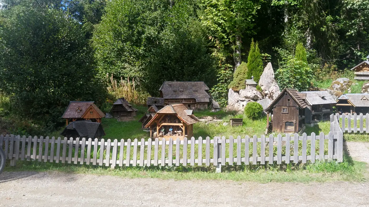 Bildtitel: Miniatur-Schwarzwaldmühlen am Mühlenweg