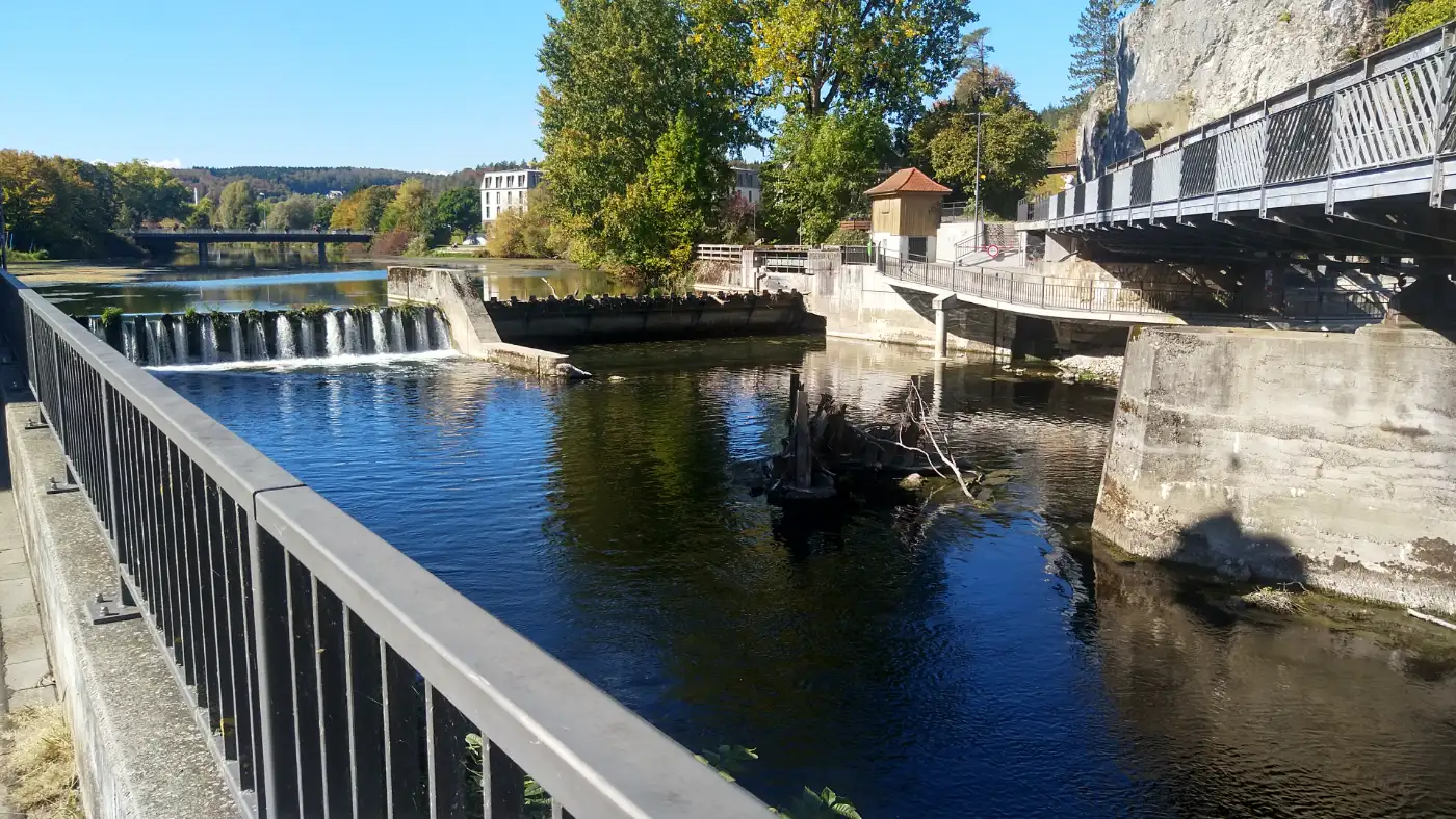 Bildtitel: Donauwehr beim Wasserkraftwerk in Sigmaringen