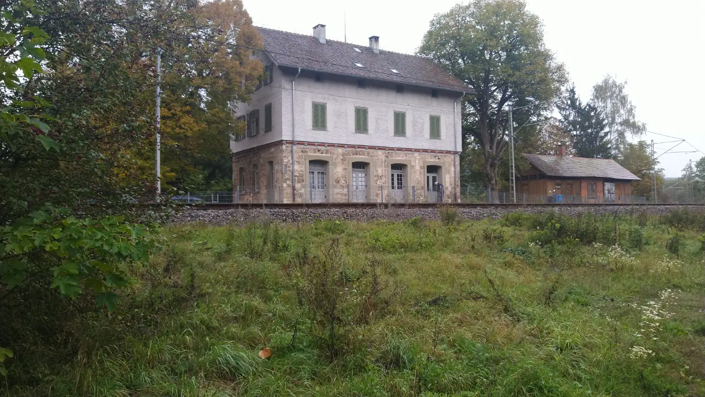 Bildtitel: denkmalgeschützte Gebäude des Trossingen Bahnhofs